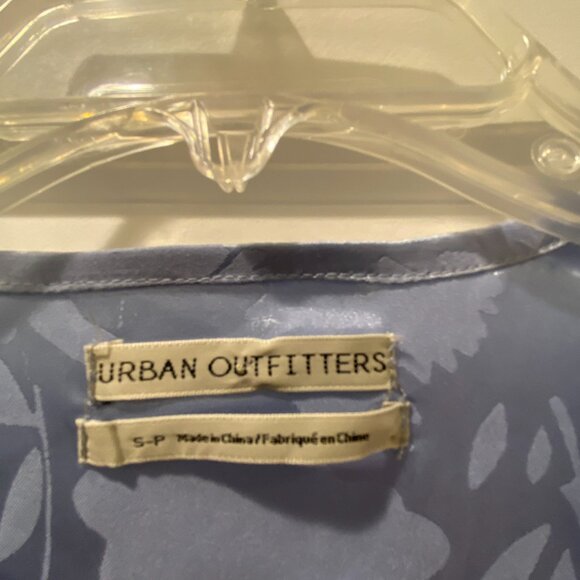 Urban Outfitters Blue Floral V Neck Long Sleeved Crop Top Size Small - Picture 2 of 4